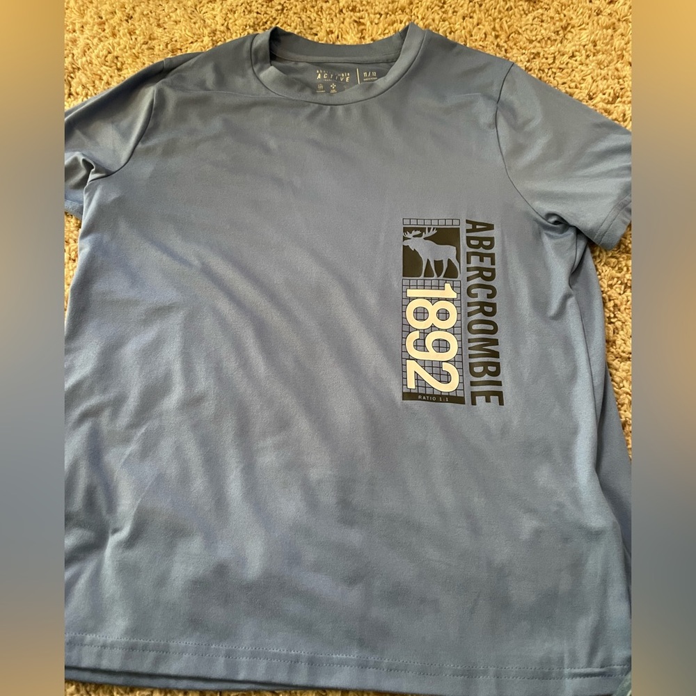 Abercrombie kids active top.